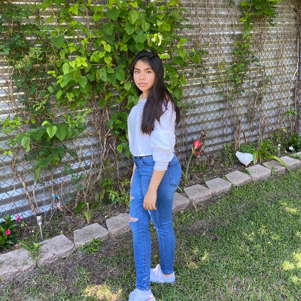 Meet your Posher, Dayanara